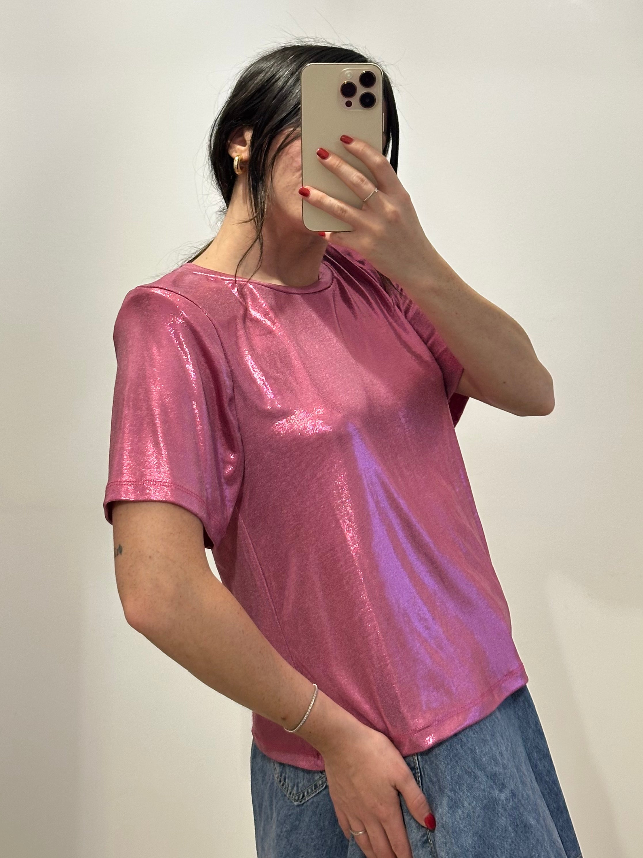 T-Shirt Metallizzata con Spalline – Effetto Glam FUCSIA