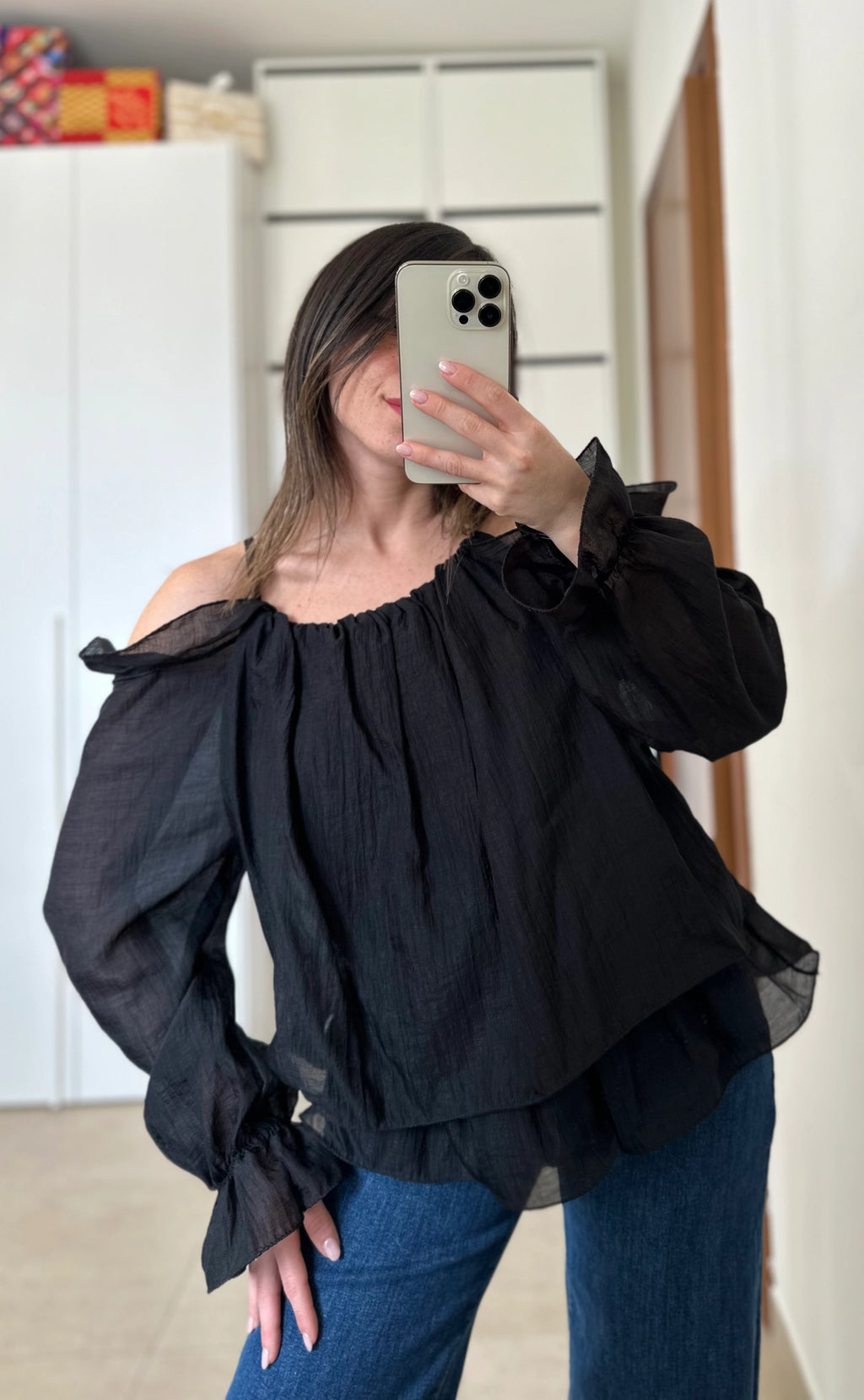 Blusa Off-Shoulder con Balze BIANCA