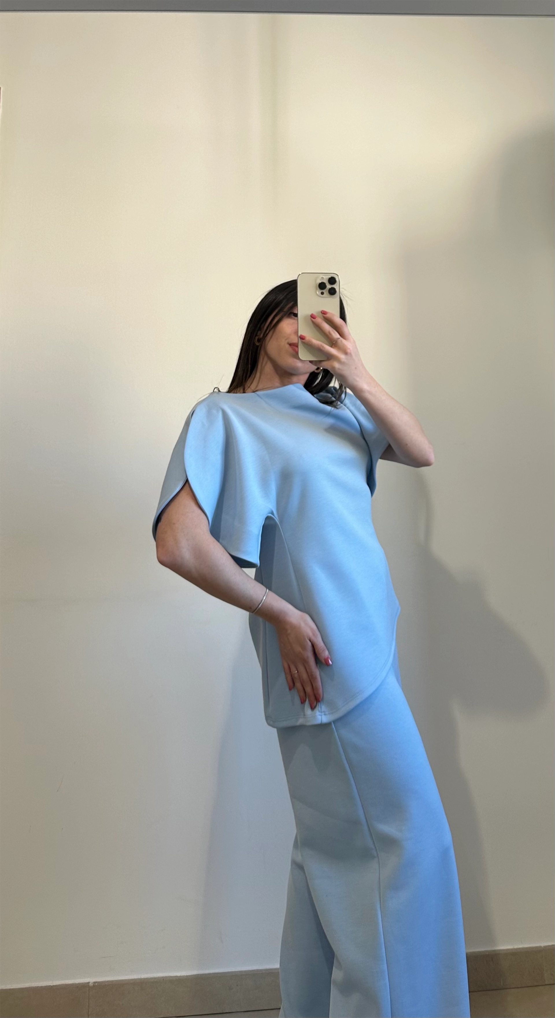 Coordinato Ginevra - Maglia Assimetrica e Pantalone CELESTE