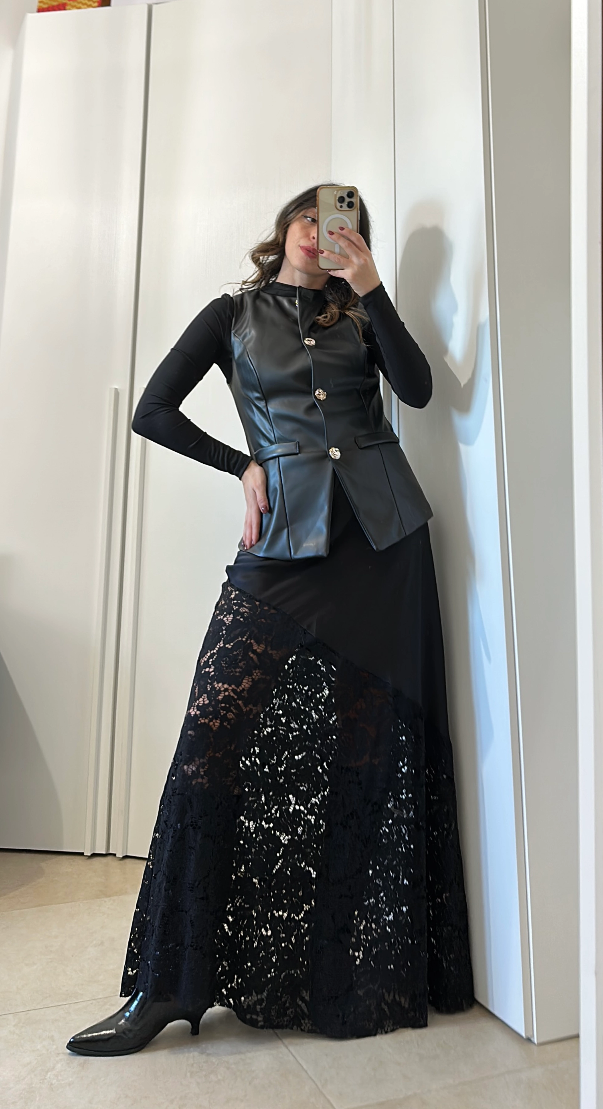 Gilet Ecopelle Nero con Bottoni Gioiello